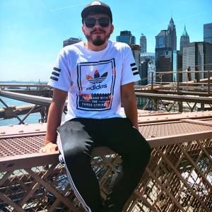 Meet your Posher, Daniel mateo